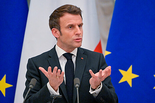 Политолог назвал неадекватным заявление Макрона о переходе Франции на "военную экономику"