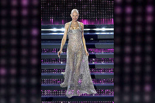 Супермодель Бьянка Балти снялась в полупрозрачном платье после химиотерапии