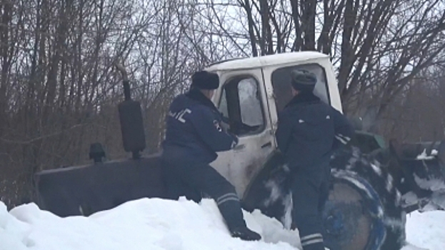 Пьяный красносёл пытался сбежать от полицейских на тракторе