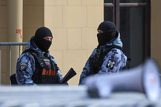 В Первуральске эвакуировали жителей дома, где где забаррикадировался мужчина