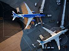 Пассажиров эвакуировали из самолета после истерики пенсионера