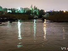 «Такого потопа еще не видели»: большая вода едва не смыла дома и машины волгоградцев