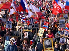 Портреты в окнах, на одежде и машинах: как в этом году пройдет «Бессмертный полк»