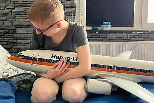 Женщина рассказала, что состоит в отношениях с самолетом Boeing 737