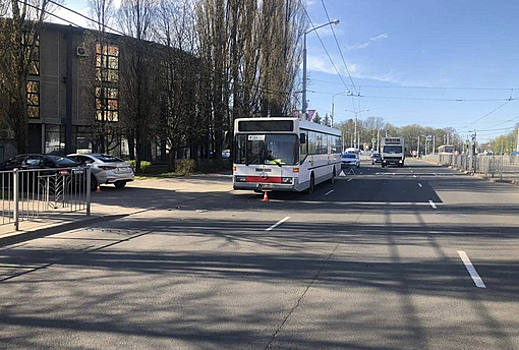 На 9 Апреля при столкновении автобуса с легковушками пострадал 11-месячный ребёнок