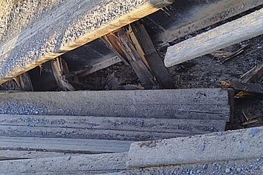 На трассе в Хабаровском крае рухнул деревянный мост