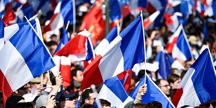 «Франции надоел ветхий консерватизм»: эксперт рассказал о лидирующей четверке кандидатов в президенты