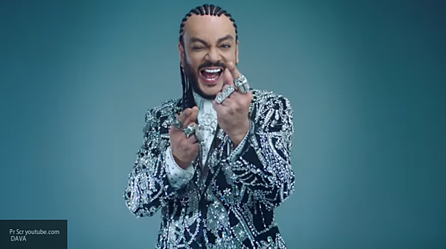 Фотограф Пугачевой показал архивное фото Киркорова в образе блондина