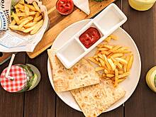 Приводят к гипертонии и отекам: врач назвала убивающие сосуды продукты