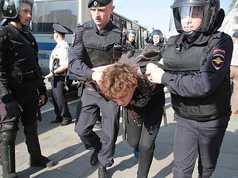 Детей тоже: в Москве задержаны больше 300 протестующих