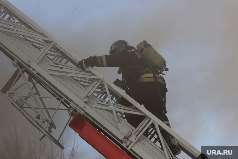 Курганские пожарные потушили дом в деревне Романовка