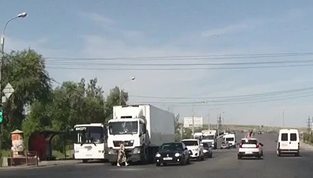 Пожилая женщина погибла в результате двойного наезда в Волгограде