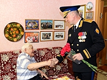 Руководитель УФСБ по Волгоградской области поздравил ветерана с наступающим Днем Победы