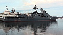 Дочь и внучка адмирала Николая Харламова приняли участие в 30-й годовщине подъема флага ВМФ на одноименном БМП