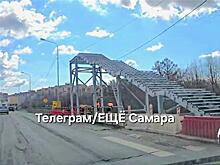 Возле гостиницы "Моя" начали строить надземный пешеходный переход