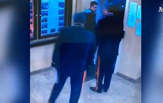 Генералы МВД влепили выговор капитану из-за лифта