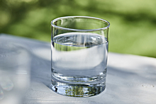 Почему вода в стакане за ночь меняет вкус