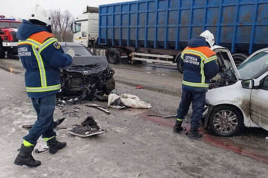 В Саратовской области столкнулись два авто, семь человек пострадали
