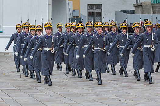 Церемония развода пеших и конных караулов пройдет в Кремле