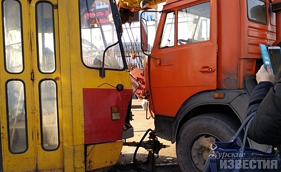 Пассажирка трамвая рассказала о подробностях ДТП на Добролюбова