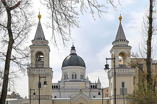 Галерея, белокаменное крыльцо и фрагменты живописи: новые элементы пополнили предмет охраны больничного корпуса с храмом ансамбля Ивановского монастыря