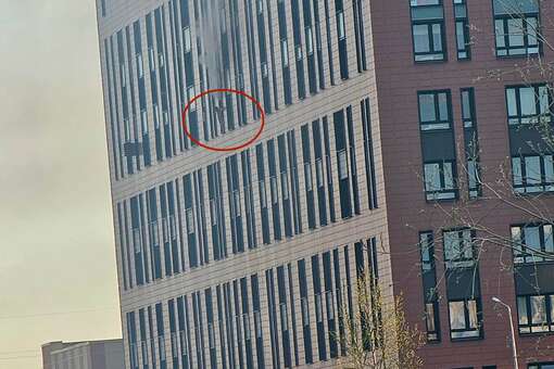 На Ямале женщина спаслась от пожара, стоя на козырьке окна на 7-м этаже