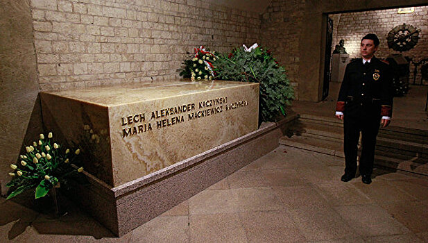 В гробу Качиньского нашли останки других людей