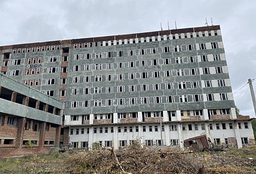 На окраине Омска снова выставили на продажу здание недостроенной больницы