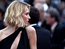 41-летняя модель снялась в откровенном наряде для журнала