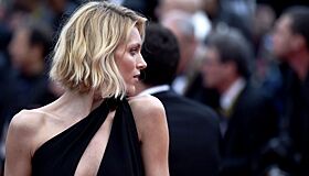 41-летняя модель снялась в откровенном наряде для журнала