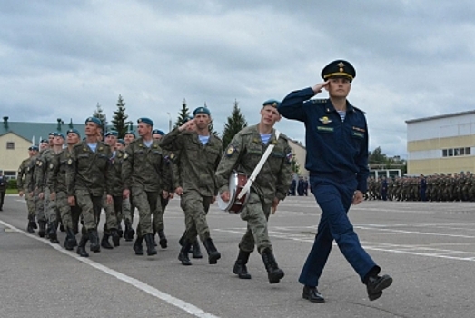 Костромские десантники встретили лето торжественным митингом