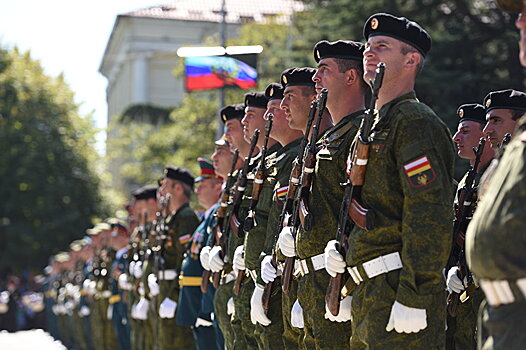 День республики в Южной Осетии отметили военным парадом