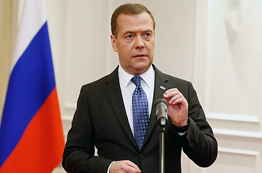 Консульство РФ связало взлом аккаунта со статьей Медведева об Украине