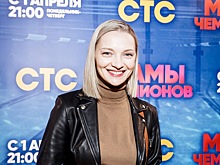 Вилкова пришла на премьеру сериала «Мамы чемпионов» в водолазке и с минимумом макияжа, а Гребенкина — в клетчатой рубашке «с мужского плеча»