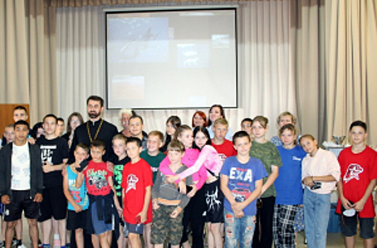 В Волгограде полицейские и общественники присоединились к акции «Помоги пойти учиться»