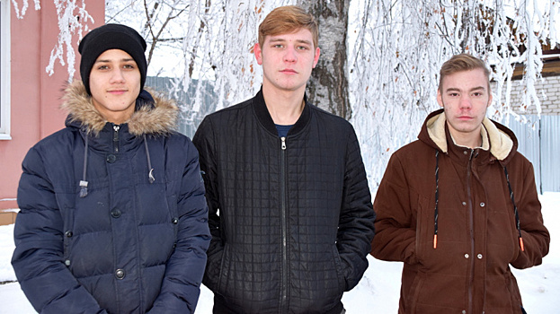 В Спасске трое студентов помогли потушить загоревшийся дом