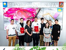 В Истре ключи от квартир вручили двоим ребятам, оставшимся без попечения родителей