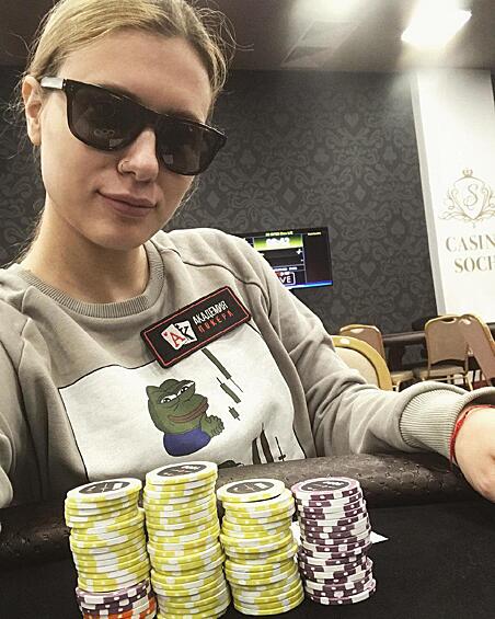 Лилии Новиковой было 26 лет. Она известна среди любителей онлайн-покера как Лия.
