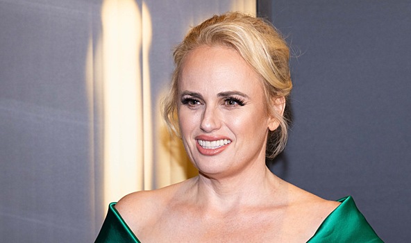 Кифер Сазерленд и Ребел Уилсон сыграют в рождественской комедии