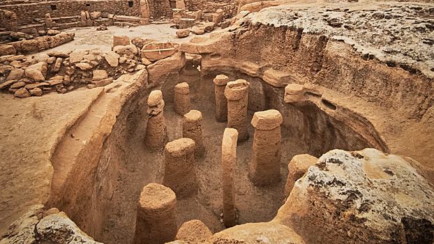 Археологи нашли 12 000-летние резные лица и редкую бусину в Турции