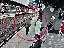 Транспортные полицейские Курского вокзала задержали мошенника, обманувшего 16-летнего подростка