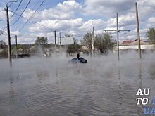 В Харькове прорыв трубы с горячей водой затопил авто с пассажирами