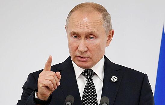«Откровенно глумился»: украинский блогер объяснил речь Путина на ПМЭФ