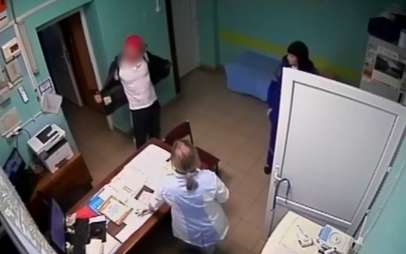 В Нижегородской области сотрудники полиции задержали агрессивного посетителя больницы