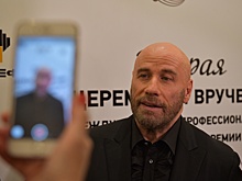 Как настоящая парижанка: Джон Траволта впервые за долгое время появился на публике с 24-летней дочерью