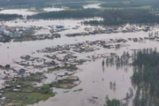 Дома в двух подтопленных селах Якутии освободили от воды