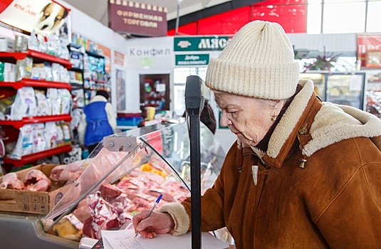 «Быстрее, чем по стране»: в Волгограде дорожают продукты и дешевеет водка