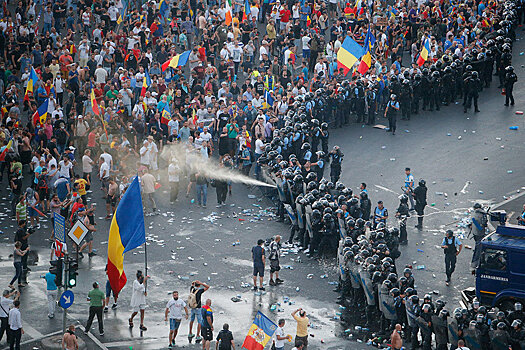 Бухарест превратился в арену противостояния политических элит Румынии