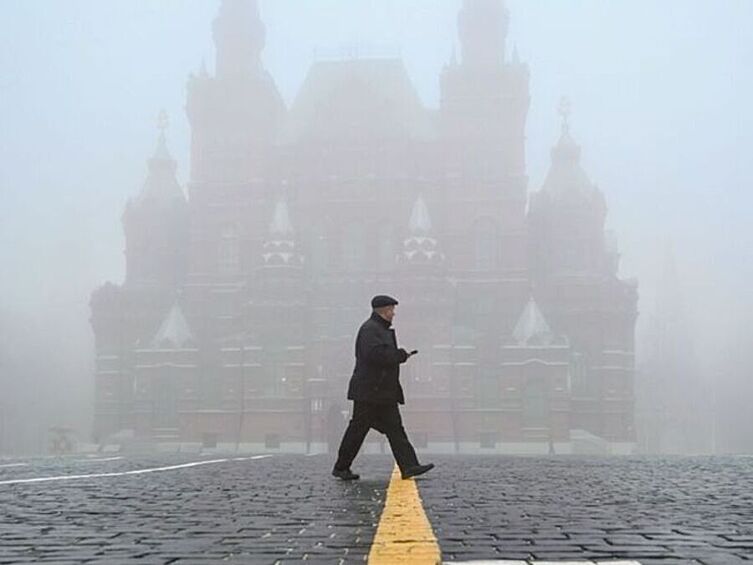 На Москву вечером 1 ноября опустился густой туман. 