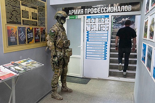 На новых территориях РФ растет число добровольцев в пунктах отбора на контракт